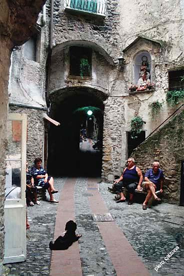 v147-18
